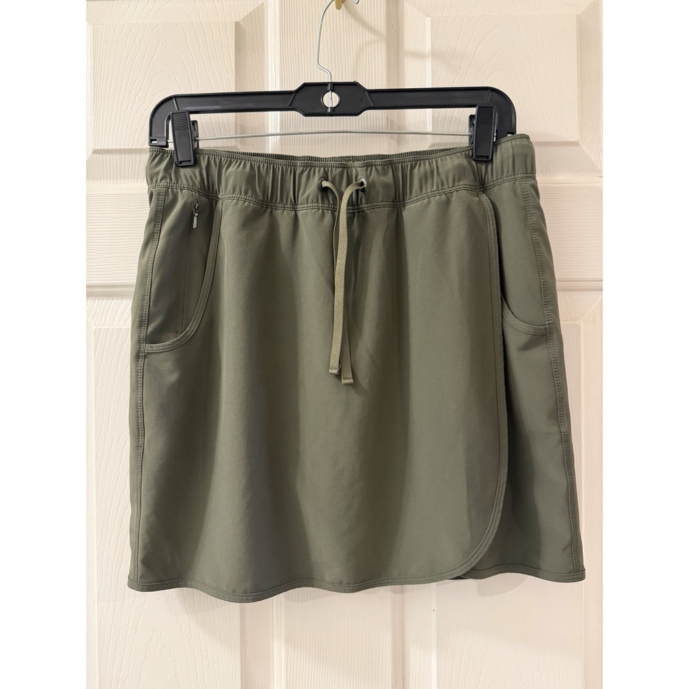 Patagonia Women's Green Athletic Skort Size M Pockets Zip Pocket Drawstring